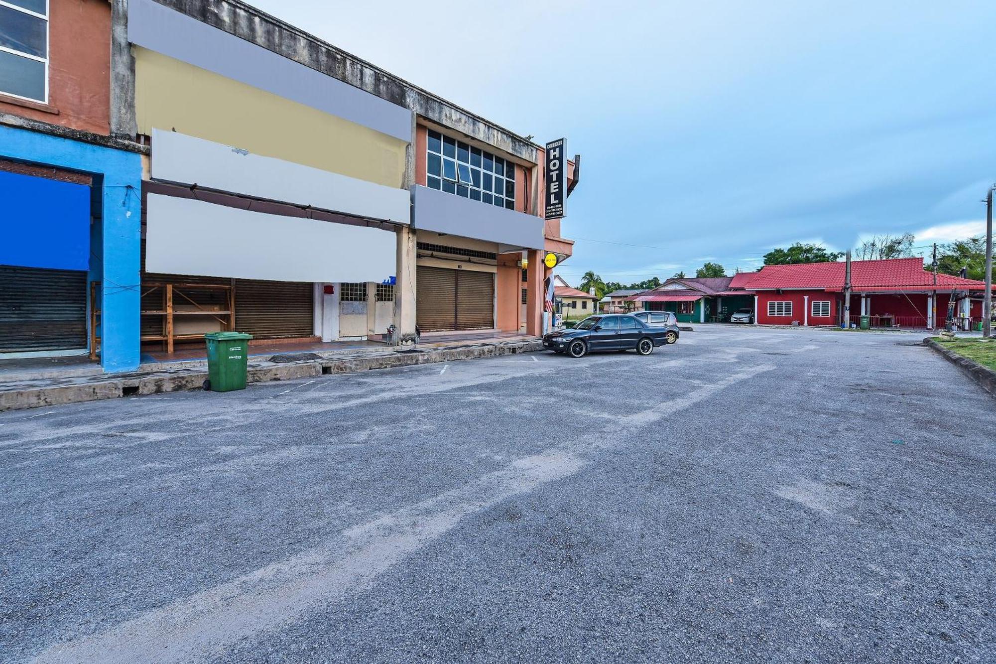 Spot On 90144 Corridor Hotel 1 Pekan Εξωτερικό φωτογραφία