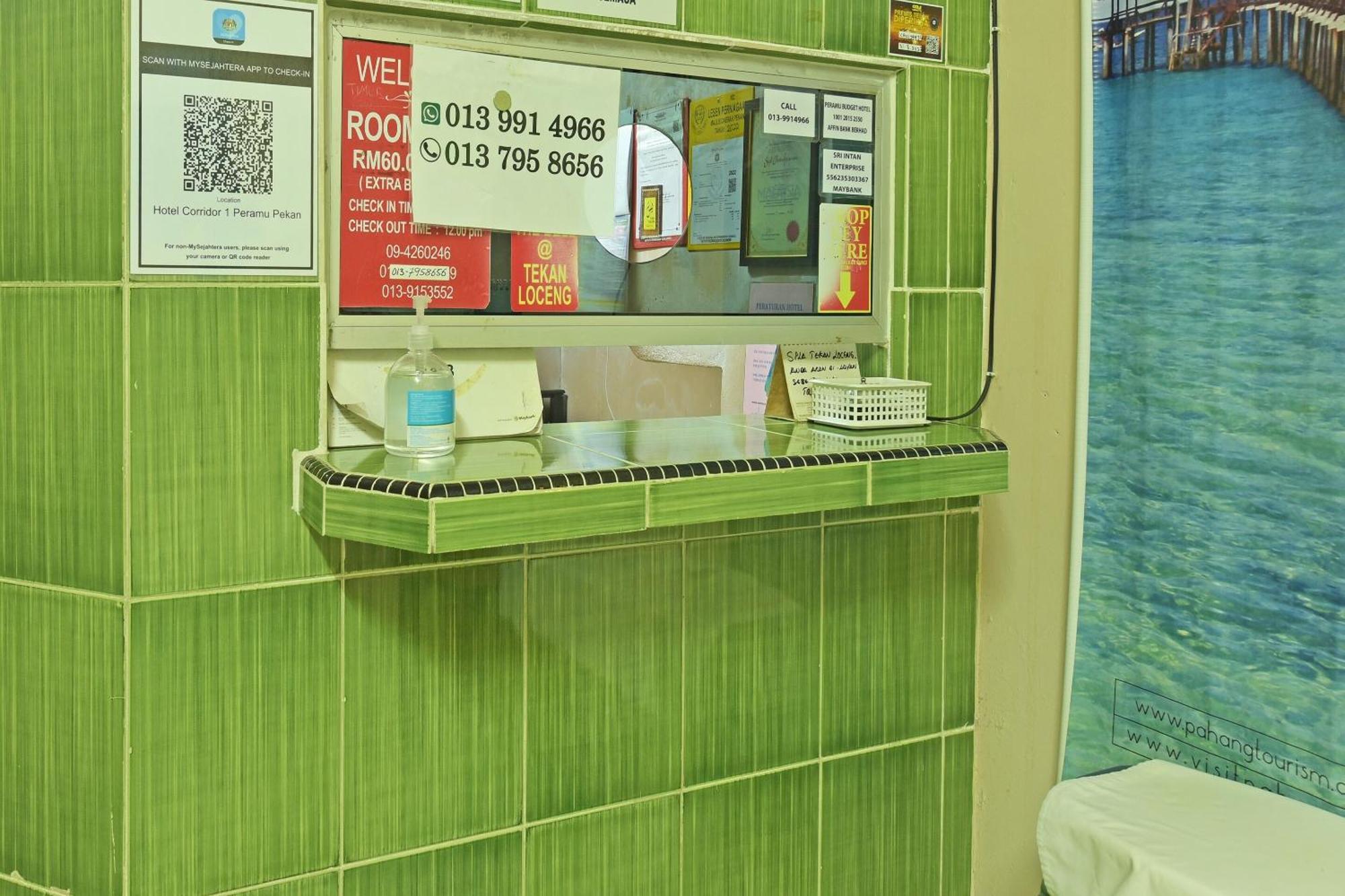 Spot On 90144 Corridor Hotel 1 Pekan Εξωτερικό φωτογραφία